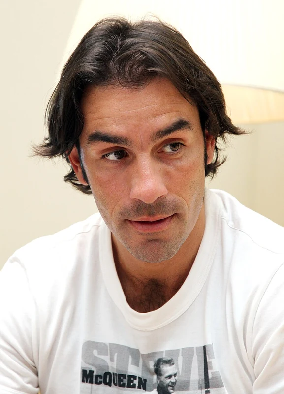 Portrait of Robert Pires